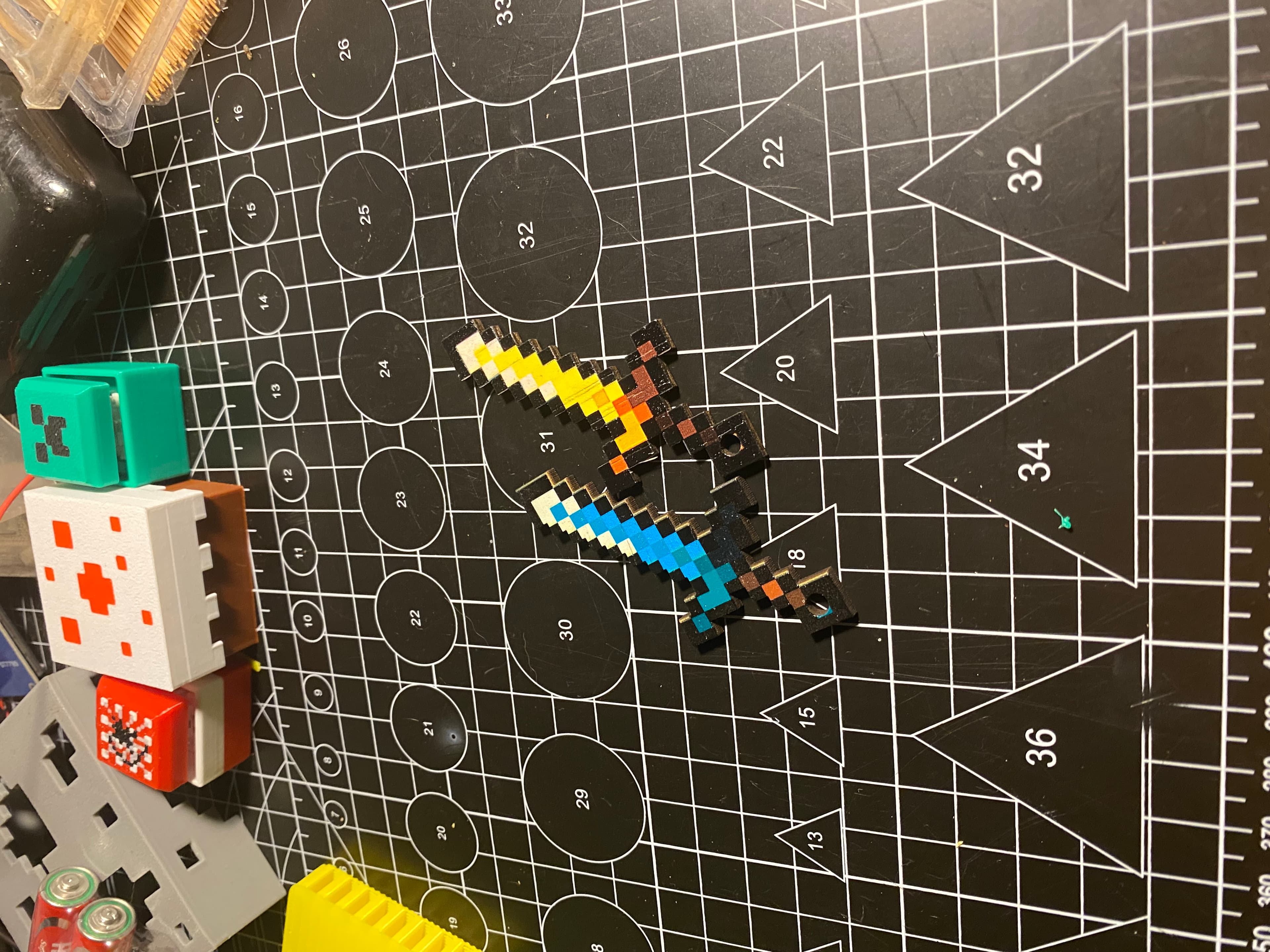 Móc khoá k iếm vàng, kim cương, nether minecraft