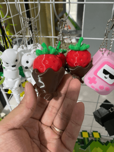 Móc khoá clicker dâu tây 2