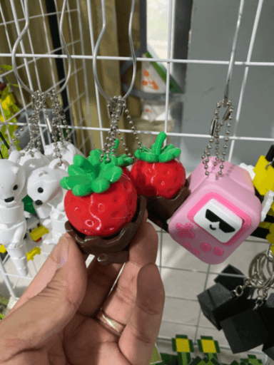 Móc khoá clicker dâu tây 3