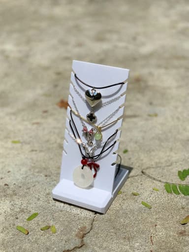 Giá treo dây chuyền 3