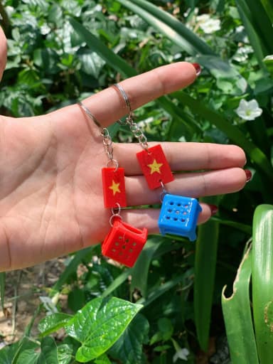 Móc khóa ghế nhựa cờ đỏ sao vàng 2